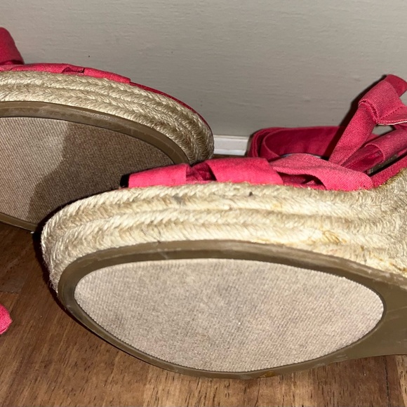 Preloved Guess Rattan Bottom Hot Pink Lace Up Wedges Size 10 Medium - Picture 5 of 7